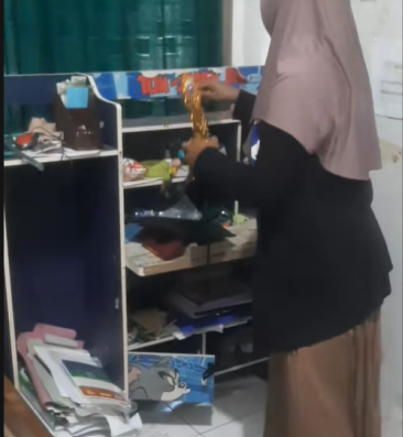 Merapikan Kamar Tidur